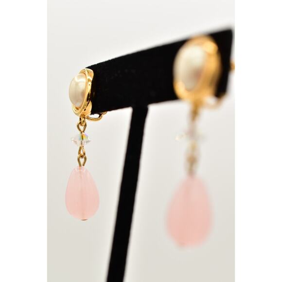 Trifari Vintage Clip Earrings Dangle Pink Beaded Pearl Gold Tone Signed BinBF - Picture 3 of 12